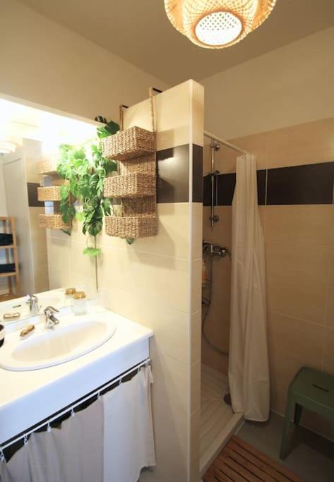 Cosy Appartement Entre Vignes Et Garrigue Avec Piscine Peret Exterior photo