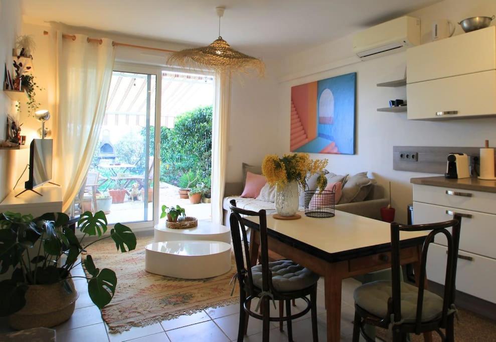 Cosy Appartement Entre Vignes Et Garrigue Avec Piscine Peret Exterior photo