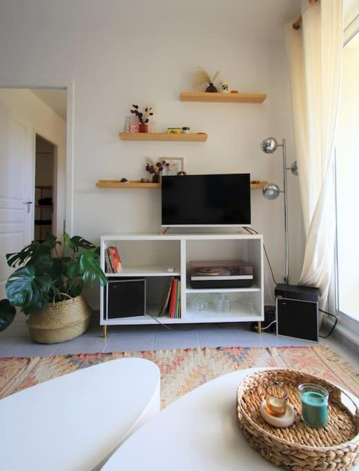 Cosy Appartement Entre Vignes Et Garrigue Avec Piscine Peret Exterior photo