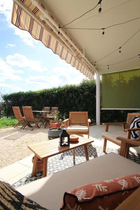 Cosy Appartement Entre Vignes Et Garrigue Avec Piscine Peret Exterior photo