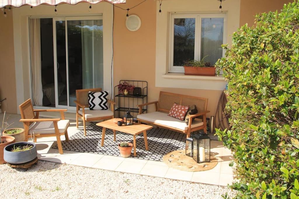 Cosy Appartement Entre Vignes Et Garrigue Avec Piscine Peret Exterior photo