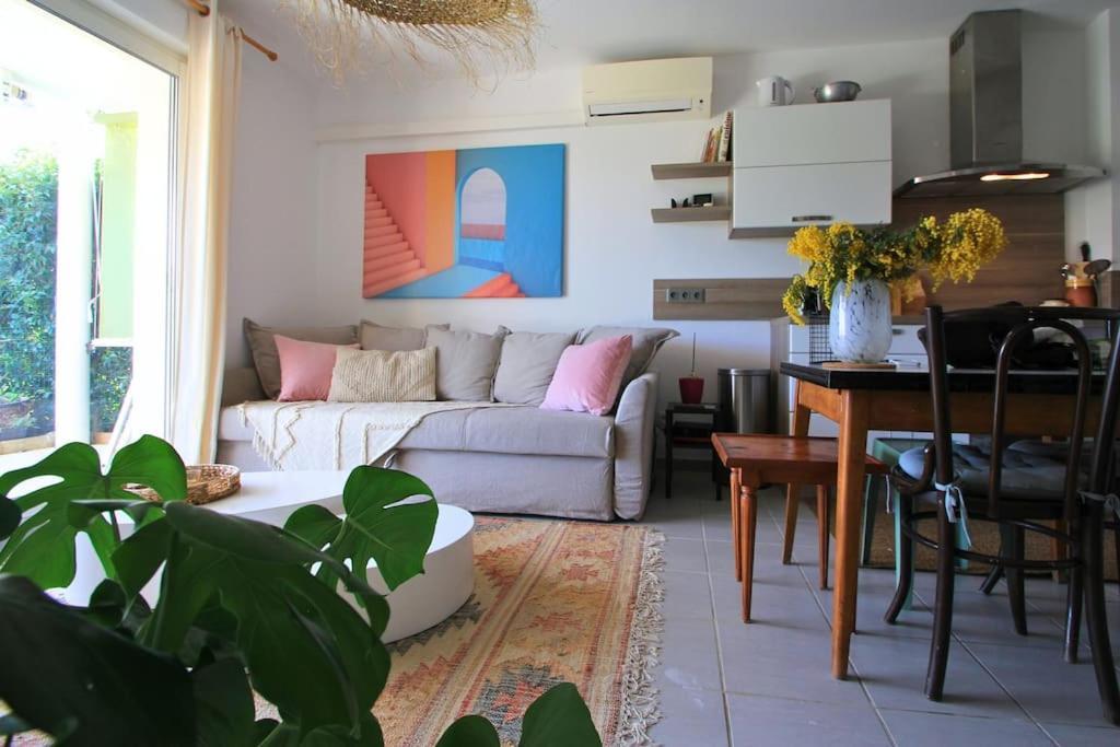 Cosy Appartement Entre Vignes Et Garrigue Avec Piscine Peret Exterior photo